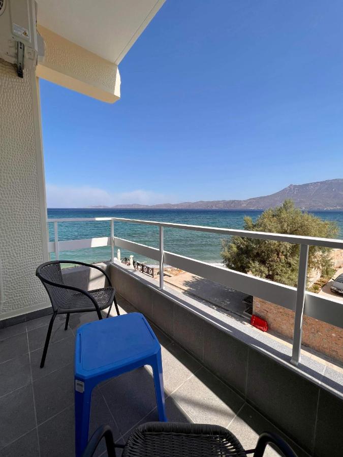 Beach Retreat In Town Corinth Exteriör bild